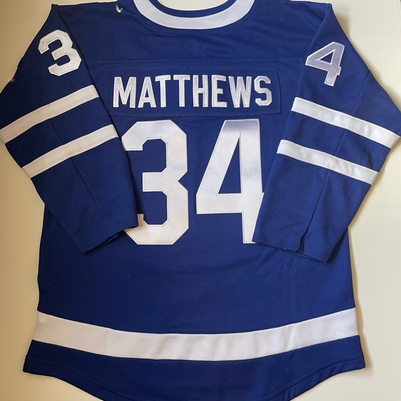 Maple Leafs jersey, Matthews - Picture 3 of 6